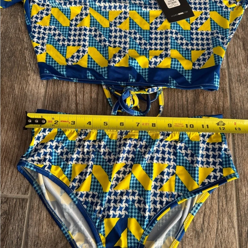 Fashion Nova Day Dreamin' Set in blue multi.